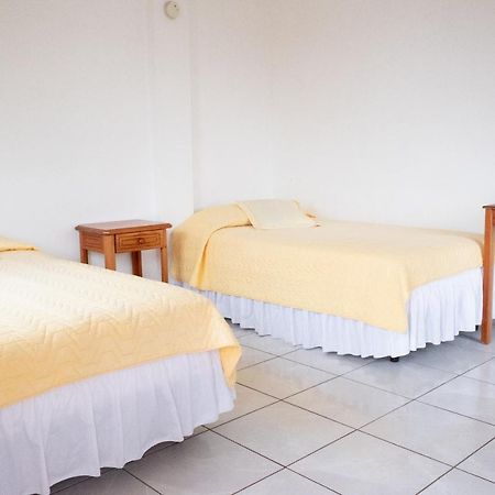 Hostal Santa Maria Floreana Exterior photo